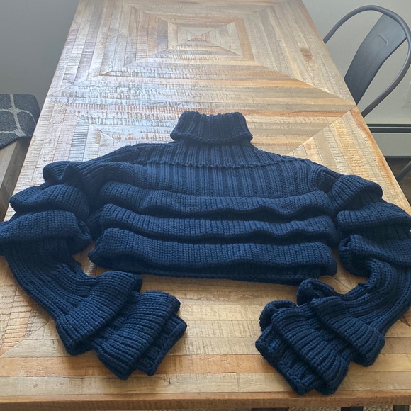 Quira Cropped Sweater - Picture 5 of 11